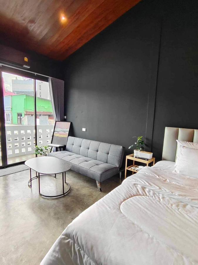 Mr Black & Ms White -Self Check In Accommodation Bangkok Buitenkant foto