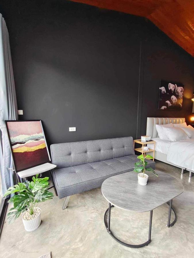 Mr Black & Ms White -Self Check In Accommodation Bangkok Buitenkant foto