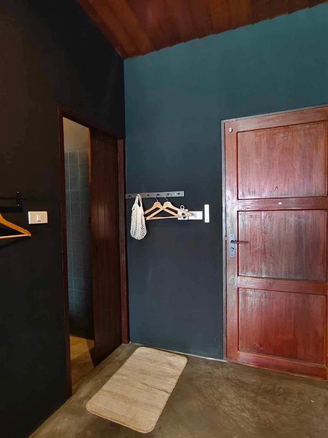 Mr Black & Ms White -Self Check In Accommodation Bangkok Buitenkant foto
