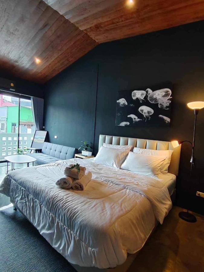 Mr Black & Ms White -Self Check In Accommodation Bangkok Buitenkant foto