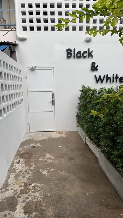 Mr Black & Ms White -Self Check In Accommodation Bangkok Buitenkant foto