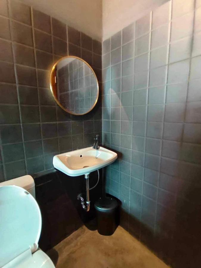 Mr Black & Ms White -Self Check In Accommodation Bangkok Buitenkant foto