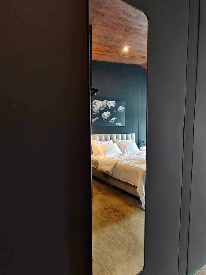 Mr Black & Ms White -Self Check In Accommodation Bangkok Buitenkant foto